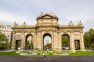 Fototapeta na wymiar Puerta de Alcala in Madrid