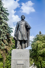 Fototapeta na wymiar Statue of Alexander Pushkin, ternopil, ukraine