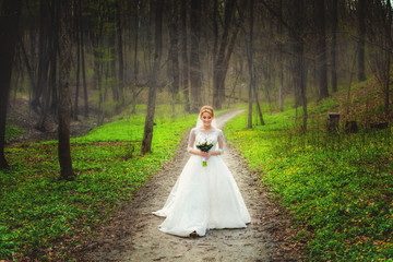 Fototapeta premium Bride in amazing autumn forest