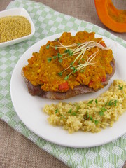 Steak mit Kürbiskruste und Sprossen
