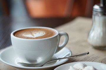  Чашка кофе на столе