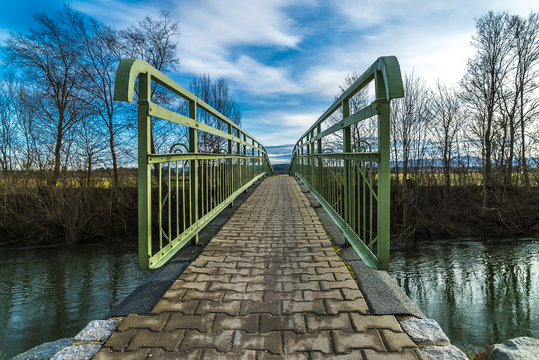 Kleine Brücke über Loisach-Isar-Kanal zwischen Gelting und Wolfratshausen