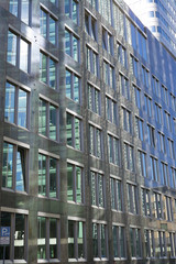 Fassade eines modernen Bürohochhauses in Frankfurt am Main, Deu