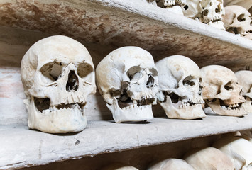 Human skulls inside a catacomb. - 94741621