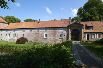 Fototapeta na wymiar Burg Berum im Ortsteil von Hage, Berum, Ostfriesland, Niedersach