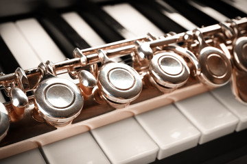 Obraz premium Flute and piano close up