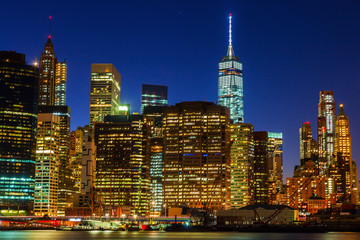 skyline von Lower Manhattan, NYC, zur blauen Stunde
