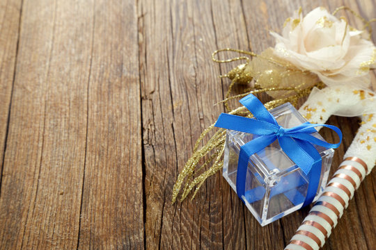 Decori di Natale e sfondo in legno