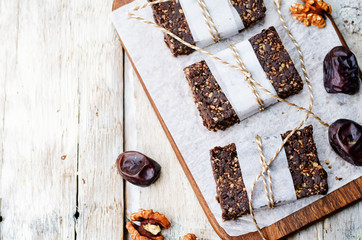 raw vegan dates coconut walnut chocolate bars