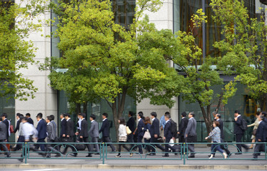 東京丸の内の通勤風景