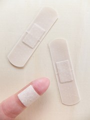 絆創膏　2