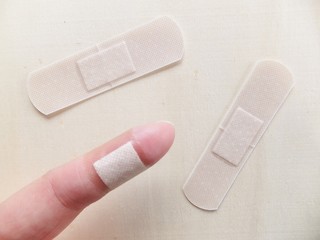 絆創膏　1