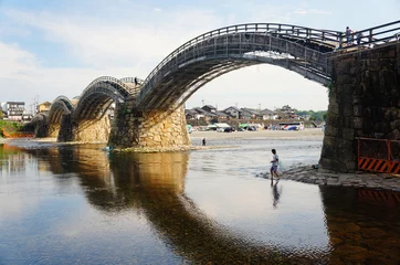 Foto op Plexiglas Kintai Brug Kintai-brug (Kintaikyo) over de Nishiki-rivier in Iwakuni, Japan