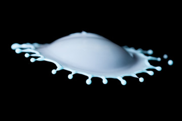Discover the intricate dynamics of a liquid splash formed by the collision of two droplets...