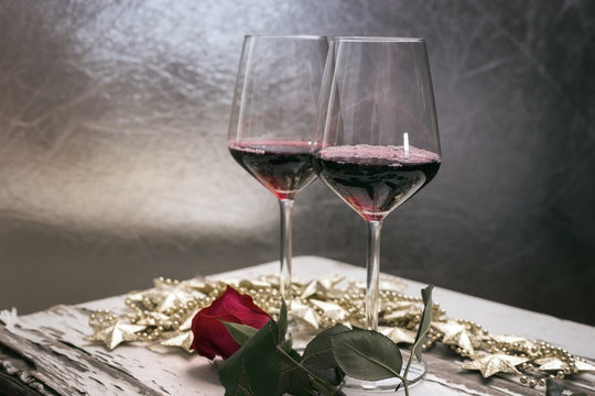 Valentines date decoration - Wine glasses