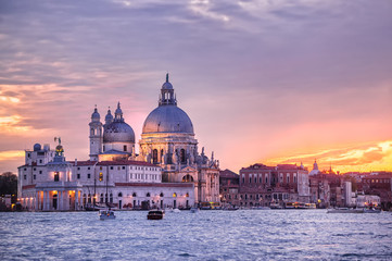 Obraz premium Kościół Santa Maria della Salute na zachód słońca, Wenecja, Włochy
