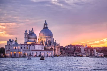 Zelfklevend Fotobehang Venetië Santa Maria della Salute-kerk op zonsondergang, Venetië, Italië
