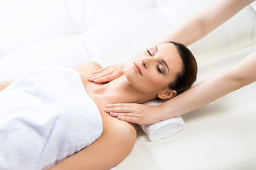 Obraz na płótnie Canvas Attractive woman in spa having massage.