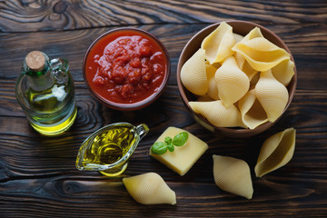 Raw conchiglioni with tomato sauce, olive oil and parmesan