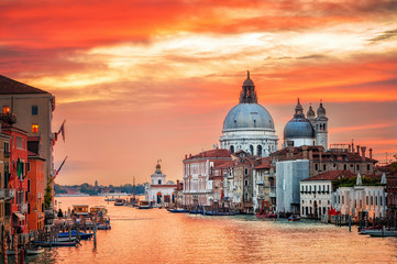 Fototapeta premium Canal Grande and basilica Santa Maria della Salute on sunrise, V