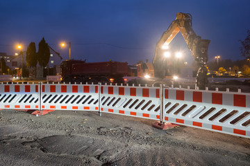 Baustelle mit Bagger und LKW