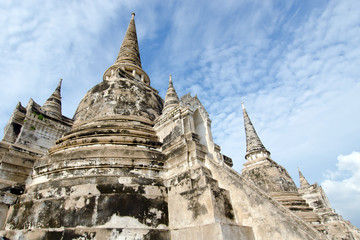Fototapeta premium Old buddha pagoda temple with cloudy white sky in Ayuthaya Thailand