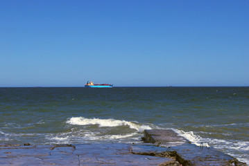 Яхта на горизонте