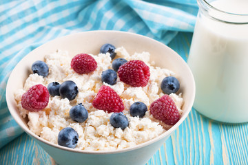 cottage cheese with berries