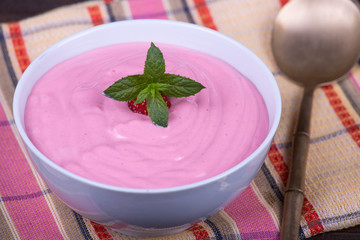 Strawberry and raspberry smoothie with cream cheese