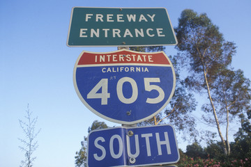 A sign for the 405 San Diego freeway entrance