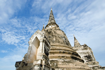 Fototapeta premium Old buddha pagoda temple with cloudy white sky in Ayuthaya Thailand