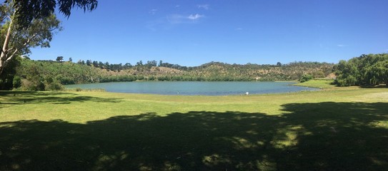 Naklejka premium Valley Lake