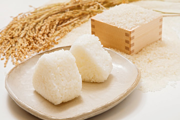 塩おにぎりと白米