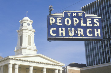 Obraz premium A sign that reads ÒThe Peoples ChurchÓ