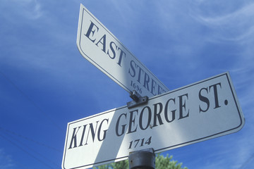 Fototapeta premium A sign that reads ÒKing George St./East StreetÓ