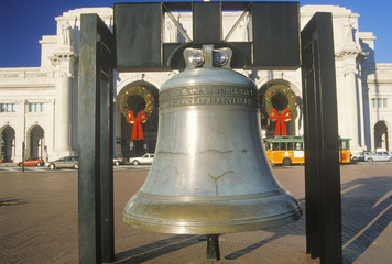 Fototapeta premium Replica of Liberty Bell, Christmastime, Union Station, Washington, D.C.