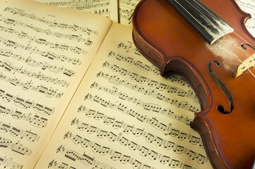 Fototapeta premium Violin and Sheet Music
