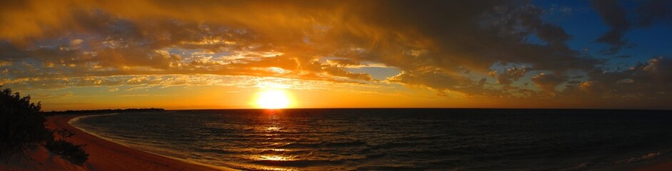 Fototapeta na wymiar Sunset at Cape Range National Park, Western Australia