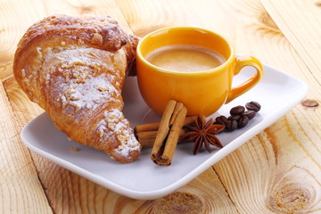 Caffè espresso con cornetto