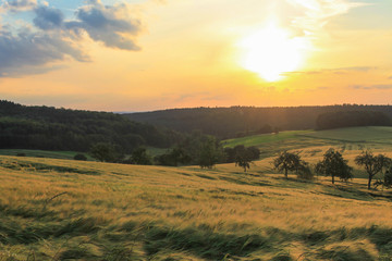 Nat&uuml;rlicher Sonnenuntergang in Atmosph&auml;re