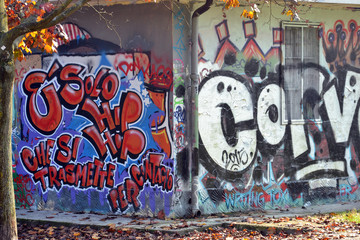 graffiti nella periferia di Torino - 94854658
