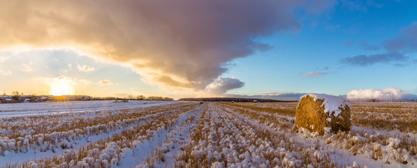 закат на сельском поле с сеном и первым снегом, Россия, Урал - obrazy, fototapety, plakaty
