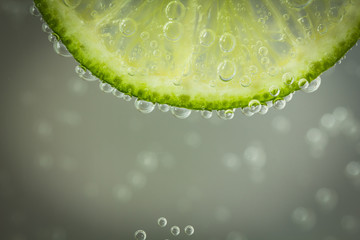 Fototapeta na wymiar Green lime with water splash