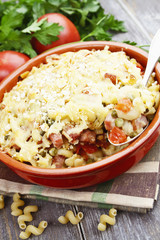 Baked pasta with bacon and green peas