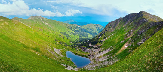 Fototapeta na wymiar Alpine lake Brebeneckul on summer mountains