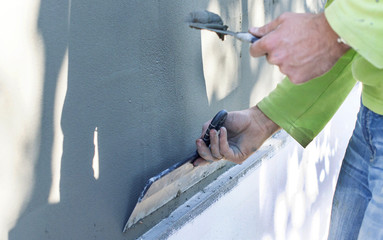 The process of putty walls with foam plastic