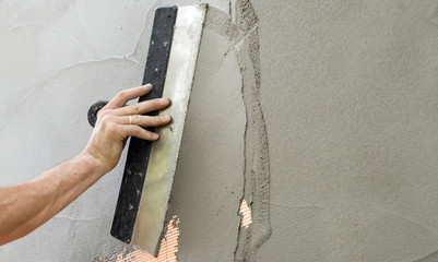 Plastered walls with a spatula