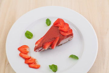 RAW white chocolate strawberries cake