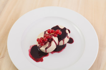 RAW white chocolate vanilla panna cotta 