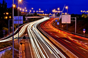 Obraz premium Night traffic on a highway